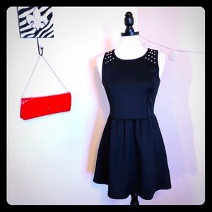 🦩CLEARANCE! NWOT Forever 21 Little Black Dress
